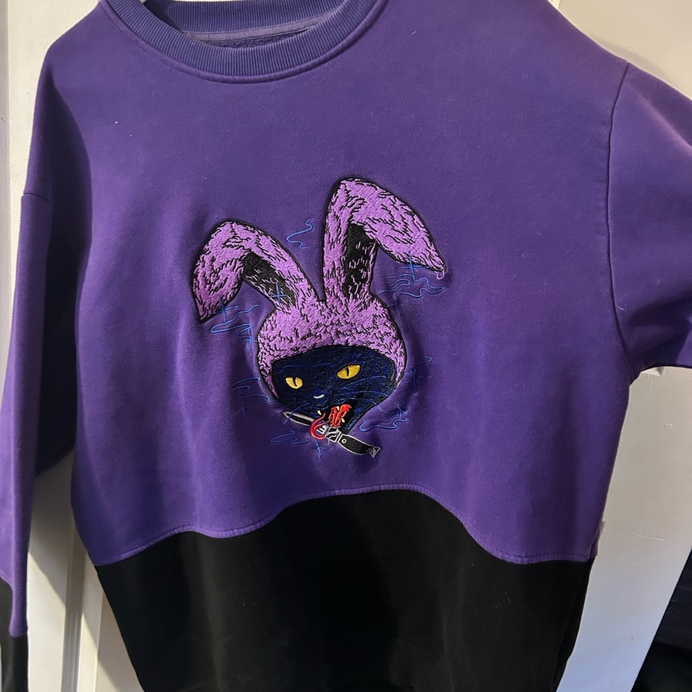 Praying Rabbit Split color crewneck - Picture 4 of 7